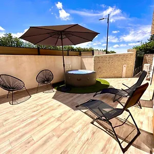  Hébergement de vacances Maison De Charme Avec Jacuzzi France